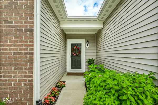 Property Slideshow image 2 of 29 | 16104 loire valley dr, Fishers, IN, 46037