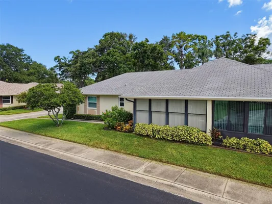 Property Slideshow image 3 of 80 | 1372 carlisle ct 1273, Dunedin, FL, 34698