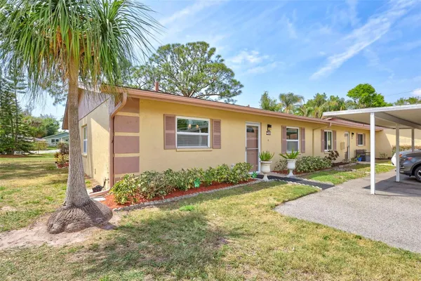 Property Slideshow image 3 of 44 | 4420 tecumseh trl # 38, Sarasota, FL, 34233