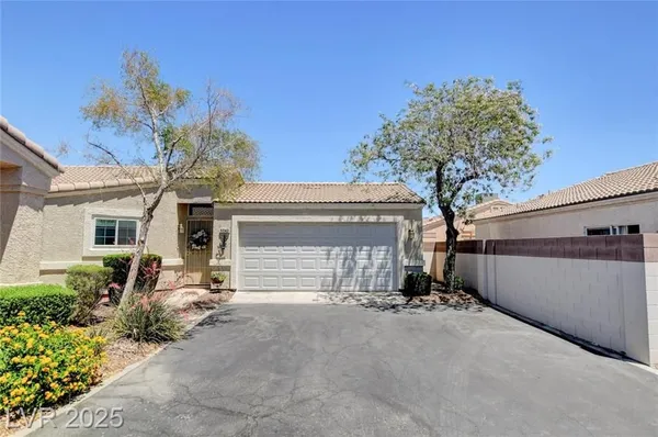 Property Slideshow image 3 of 44 | 5043 mascaro dr, Las Vegas, NV, 89122