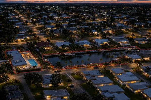Property Slideshow image 3 of 33 | 2731 riverbluff way v76, Sarasota, FL, 34231