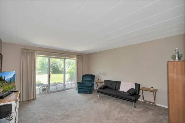 Property Slideshow image 2 of 27 | 5540 walnut ave 33a, Downers Grove, IL, 60515