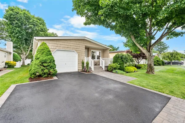 Property Slideshow image 2 of 34 | 16 dogwood ln, Brookhaven, NY, 11949