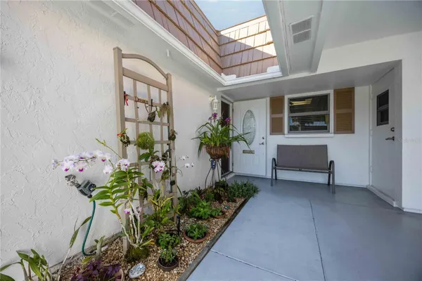 Property Slideshow image 2 of 20 | 5453 riverbluff cir # v68, Sarasota, FL, 34231