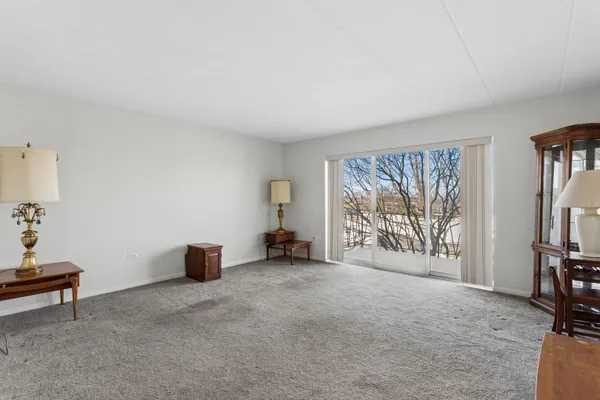 Property Slideshow image 2 of 20 | 2900 maple ave 4d, Downers Grove, IL, 60515