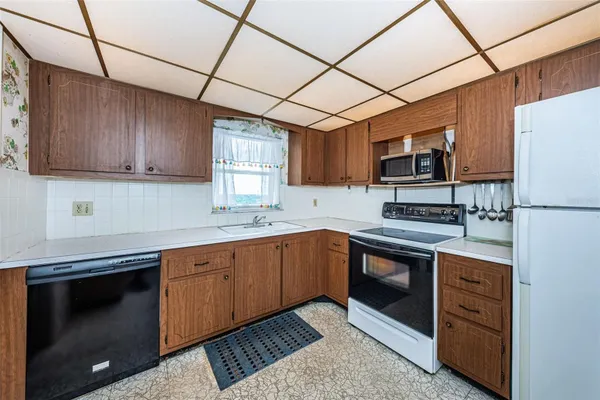 Property Slideshow image 2 of 45 | 4750 cove cir 905, St Petersburg, FL, 33708