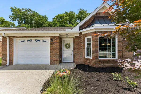 Property Slideshow image 2 of 45 | 406 forest glen cir, Murfreesboro, TN, 37128