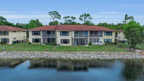 Property Slideshow image 2 of 40 | 4470 narraganset trl 90a, Sarasota, FL, 34233