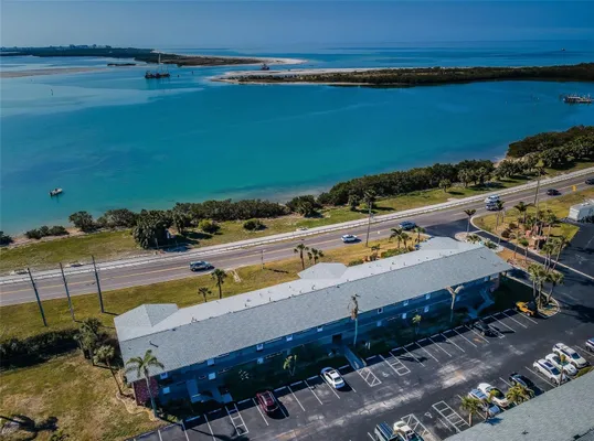 Property Slideshow image 3 of 100 | 2 causeway blvd 208, Dunedin, FL, 34698