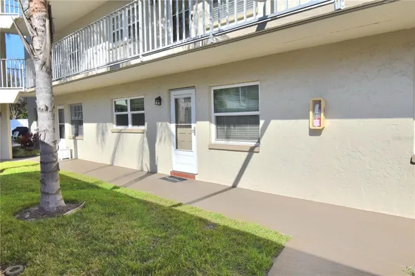 Property Slideshow image 3 of 15 | 952 virginia st 107, Dunedin, FL, 34698