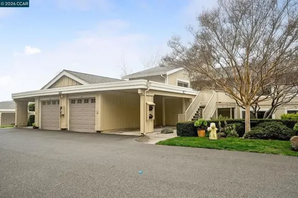 Property Slideshow image 2 of 44 | 2105 cactus ct apt 3, Walnut Creek, CA, 94595