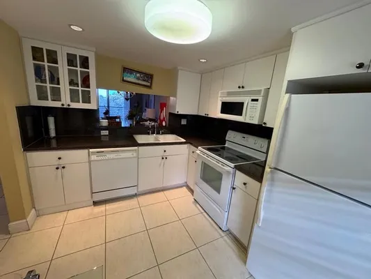 Property Slideshow image 3 of 60 | 900 colony point cir 407, Pembroke Pines, FL, 33026