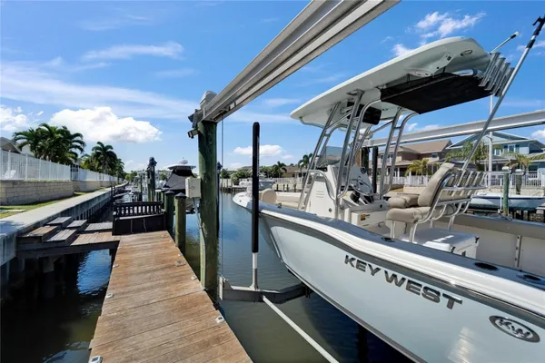 Property Slideshow image 2 of 92 | 426 islebay dr, Apollo Beach, FL, 33572