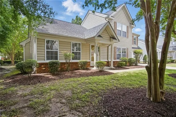 Property Slideshow image 2 of 38 | 809 mason ct, Chesapeake, VA, 23320