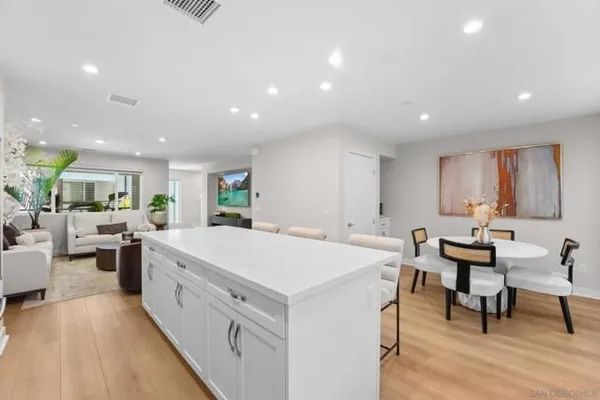 Property Slideshow image 3 of 27 | 4810 canyon vw, San Diego, CA, 92117