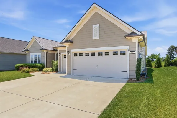 Property Slideshow image 3 of 54 | 2102 loudon hl, Spring Hill, TN, 37174