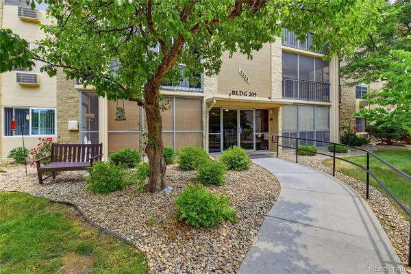 Property Slideshow image 2 of 27 | 3124 s wheeling way 211, Aurora, CO, 80014