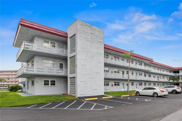 Property Slideshow image 2 of 64 | 5660 80th st n unit b106, St Petersburg, FL, 33709