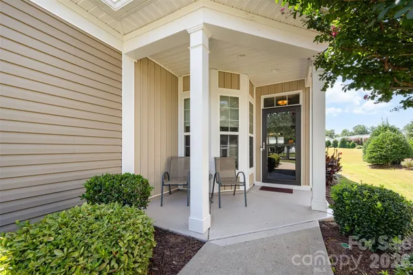 Property Slideshow image 2 of 32 | 23023 whimbrel cir, Fort Mill, SC, 29707