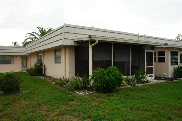 Property Slideshow image 2 of 35 | 201 bedford trl 138, Sun City Center, FL, 33573