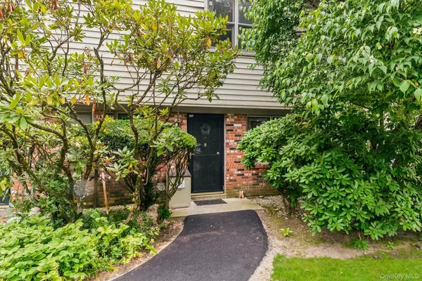 Property Slideshow image 3 of 50 | 181 heritage hls f, Somers, NY, 10589
