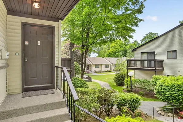 Property Slideshow image 3 of 43 | 128d columbia ct d, Yorktown, NY, 10598