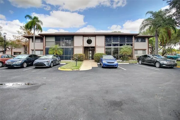 Property Slideshow image 2 of 19 | 9926 s belfort cir # 106, Tamarac, FL, 33321