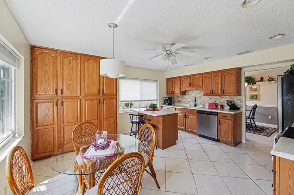 Property Slideshow image 2 of 26 | 312 thorn hill pl, Sun City Center, FL, 33573