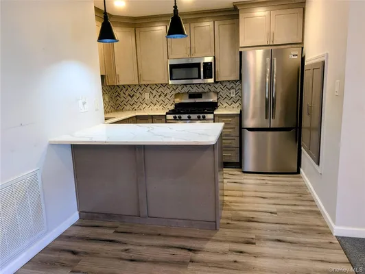 Property Slideshow image 3 of 14 | 39 morley cir, Huntington, NY, 11747