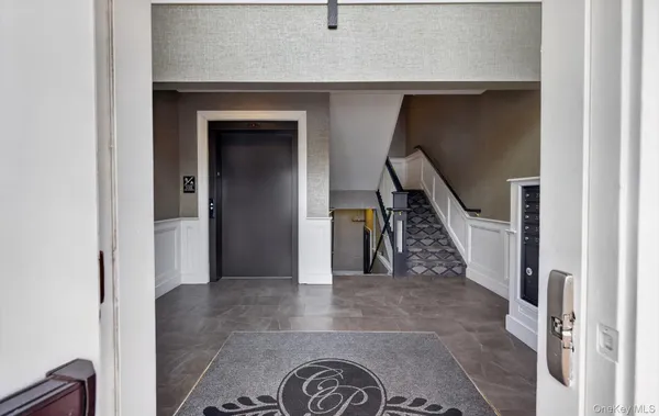 Property Slideshow image 3 of 42 | 32103 spruce pond cir, Oyster Bay, NY, 11803