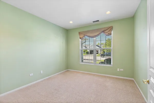 Property Slideshow image 3 of 21 | 13761 chestnut ln, Huntley, IL, 60142