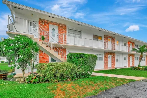 Property Slideshow image 2 of 30 | 2650 w golf blvd apt 255, Pompano Beach, FL, 33064