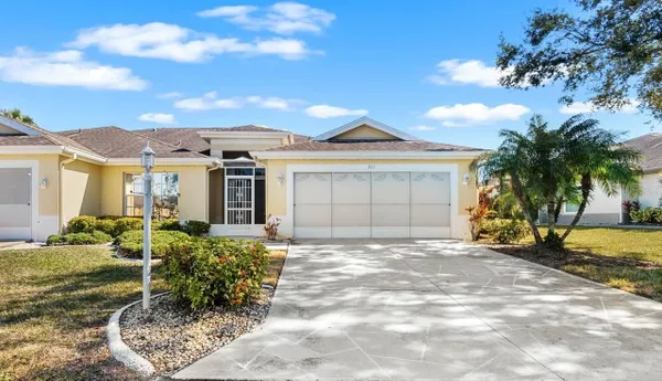 Property Slideshow image 3 of 55 | 811 staffordshire ln 32, Sun City Center, FL, 33573