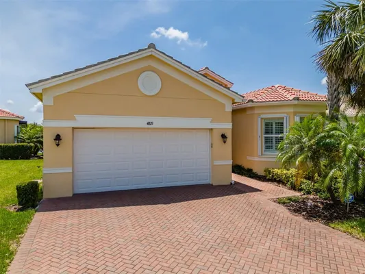 Property Slideshow image 3 of 92 | 4821 grand banks dr, Wimauma, FL, 33598