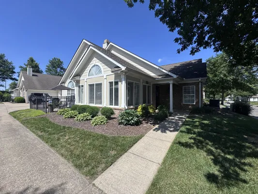 Property Slideshow image 3 of 42 | 825 s browns ln 301, Gallatin, TN, 37066