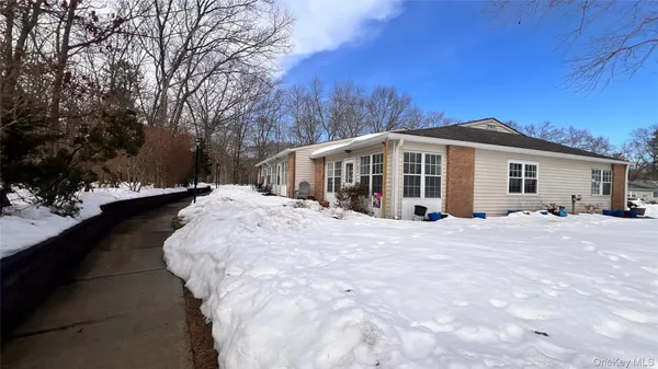 Property Slideshow image 3 of 21 | 421 weymouth ct d, Brookhaven, NY, 11961