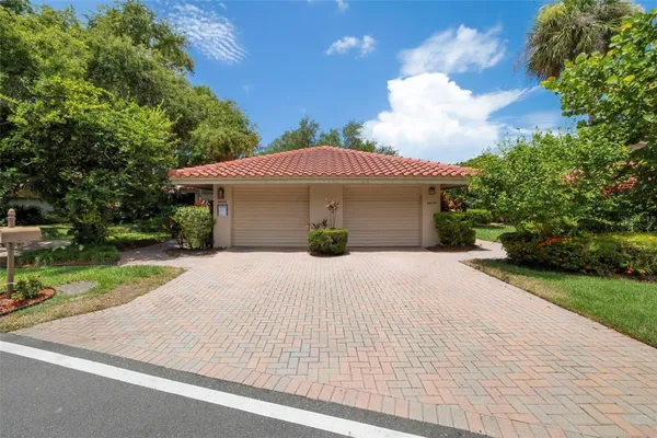 Property Slideshow image 2 of 68 | 4820 kestral park cir 18, Sarasota, FL, 34231