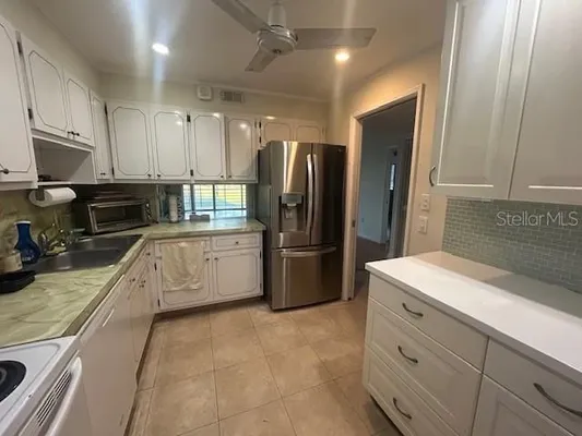 Property Slideshow image 3 of 20 | 7461 w country club dr 201, Sarasota, FL, 34243