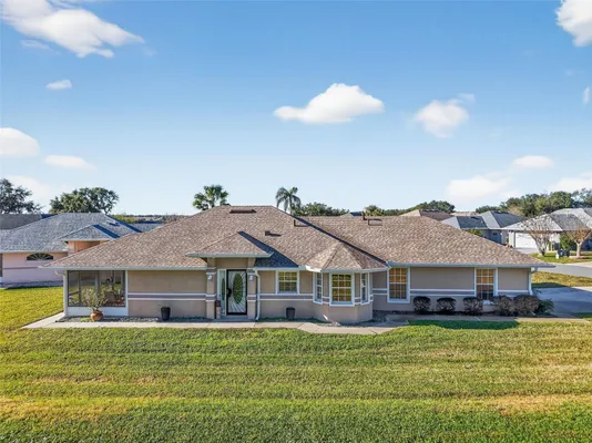 Property Slideshow image 2 of 68 | 21618 queen elizabeth ct, Leesburg, FL, 34748