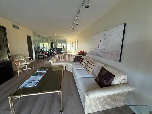 Property Slideshow image 3 of 12 | 2802 victoria way m2, Coconut Creek, FL, 33066