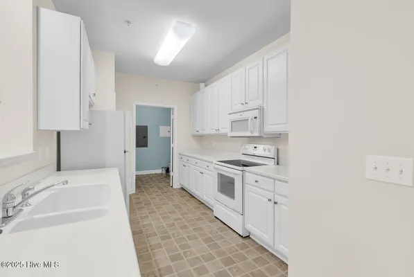 Property Slideshow image 3 of 30 | 395 s crow creek dr 1304, Calabash, NC, 28467