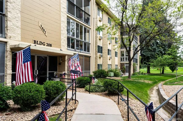 Property Slideshow image 2 of 42 | 3082 s wheeling way 105, Aurora, CO, 80014