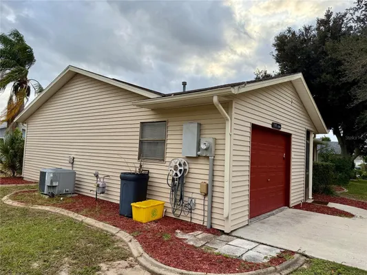 Property Slideshow image 3 of 29 | 2105 greenlaw ct # 2105, Leesburg, FL, 34788