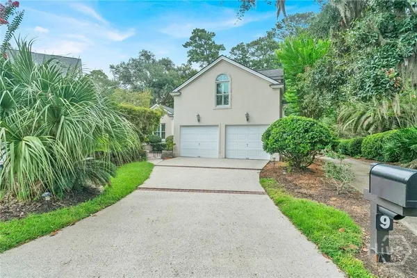 Property Slideshow image 2 of 36 | 9 broomsedge ln, Savannah, GA, 31411