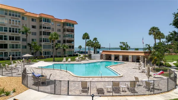 Property Slideshow image 2 of 14 | 632 edgewater dr unit 238, Dunedin, FL, 34698