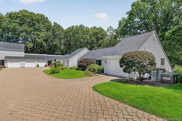 Property Slideshow image 3 of 31 | 88 heritage hls b, Somers, NY, 10589