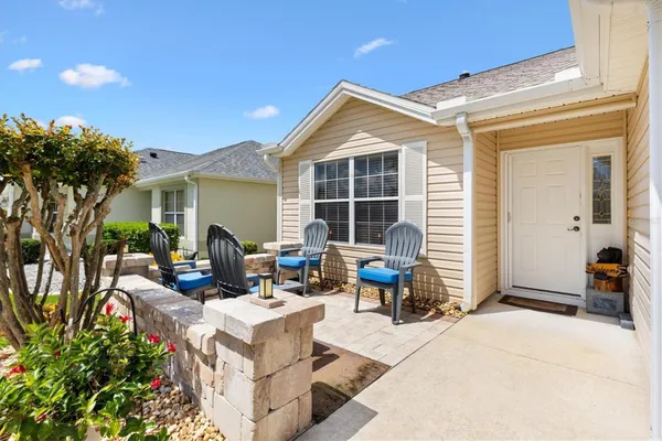 Property Slideshow image 2 of 43 | 1884 poppy cir, The Villages, FL, 32162