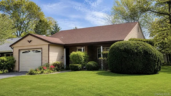 Property Slideshow image 2 of 10 | 257 edinburgh dr, Brookhaven, NY, 11961