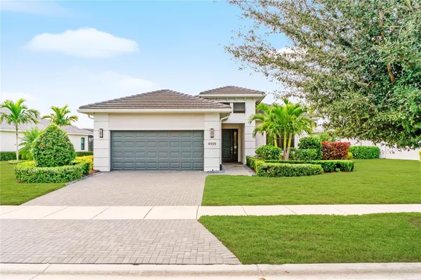 Property Slideshow image 3 of 82 | 4939 surfside cir, Bradenton, FL, 34211