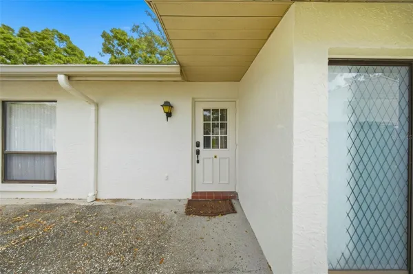 Property Slideshow image 2 of 44 | 1725 pine ridge way e, Palm Harbor, FL, 34684